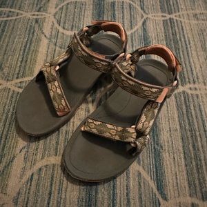 Kids Teva Sandals size 4. Lightly used. peach and army green. Webbing excellent.